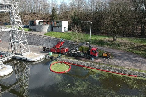 Bestrijding invasieve waterplanten